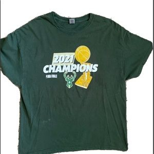 2021 MILWAUKEE BUCKS NBA CHAMPIONS TEE SIZE XL